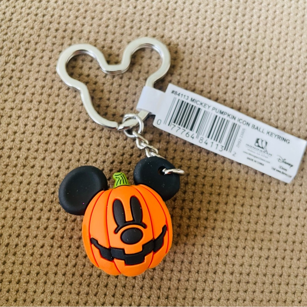 Disney Halloween Mickey Pumpkin Keyring in Orange and Black